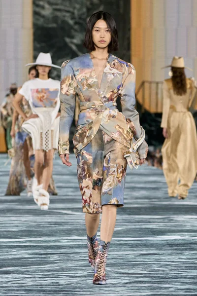 Look 12